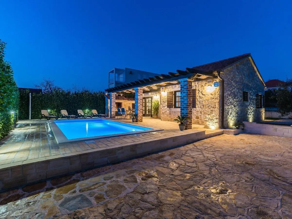 Pretty Holiday Home In Sukosan With Fenced Garden