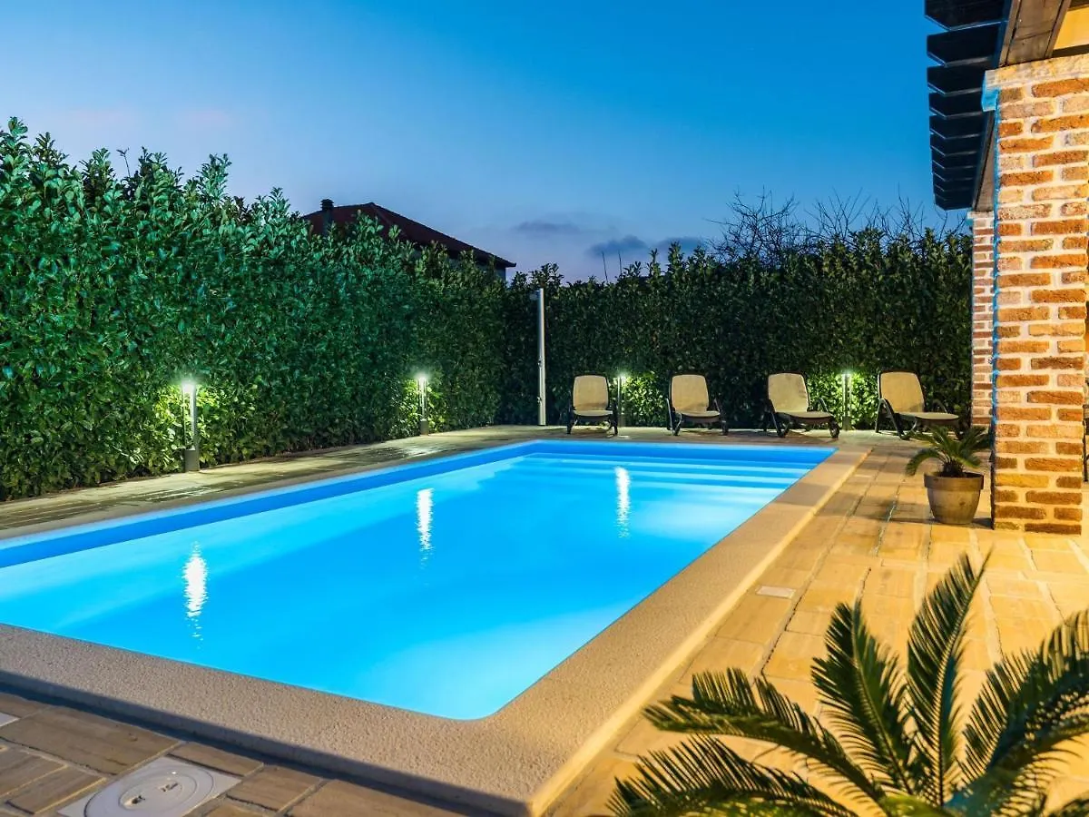 Pretty Holiday Home In Sukosan With Fenced Garden Croatia