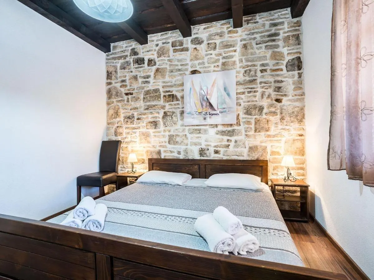 Pretty Holiday Home In Sukosan With Fenced Garden