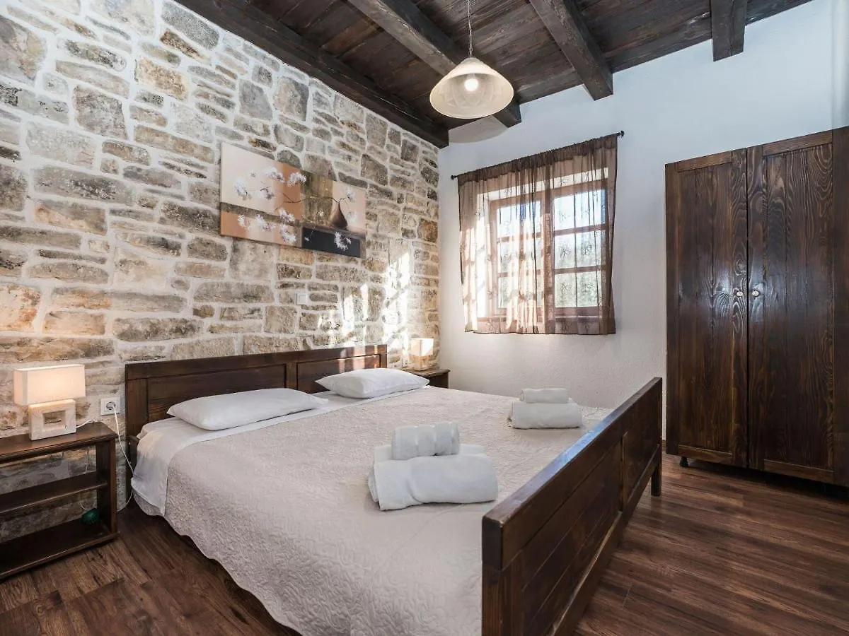 Pretty Holiday Home In Sukosan With Fenced Garden